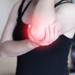 Tennisarm behandeln: Übungen gegen Unterarmschmerzen bei Epicondylitis