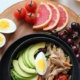 gesundes unverarbeitetes Essen um Körperfett zu reduzieren