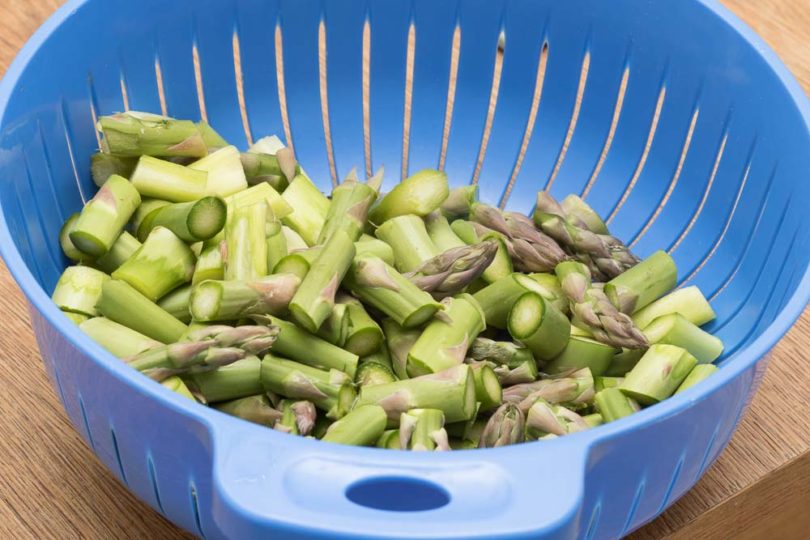 Spargel-Lachs-Omlett Rezept mit Lauchzwiebeln als Low Carb Gericht