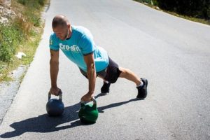 Mann beim Sport & Training mit Sonnenbrand