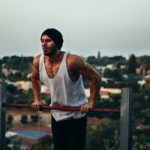 Mann bei Muscle-Ups Kernwerk App Testbericht