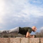 Planks als Reha bei Rückenschmerzen im Kraftsport