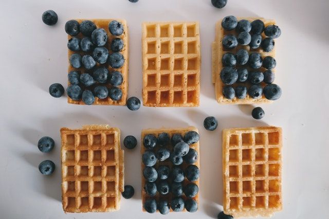 Protein Waffel Rezept mit Blaubeeren als Topping