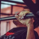 Beweglichkeit der Hangelenke für das Fitnesstraining verbessern