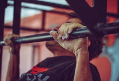 Beweglichkeit der Hangelenke für das Fitnesstraining verbessern