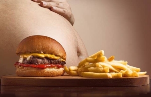 Fastfood als Risikofaktor für zu viel Bauchfett